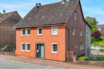 Haus zum Kaufen in Deensen 130.000,00 € 145.76 m²