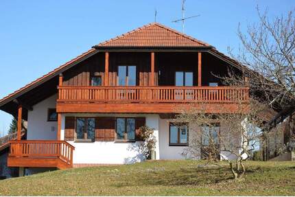 Solides Einfamilienhaus mit großem Grundstück für Gestalter und Familien - Gangkofen