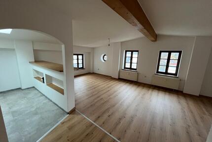 Gemütliche 2-Zimmer Wohnung mit Einbauküche - direkt am Stadtplatz - Eggenfelden