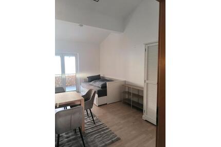 Helles WG-Zimmer mit Balkonzugang - Renningen