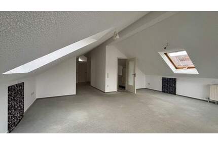 Ankommen und wohlfühlen - Stilvolle DG-Wohnung mit Tageslichtbad & Südbalkon - Abstatt