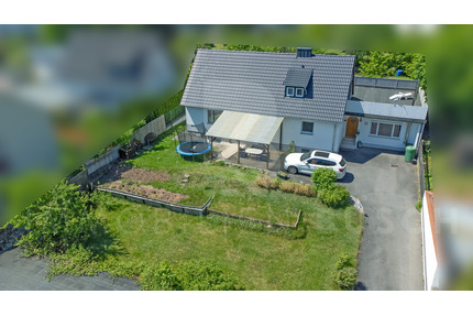 Freistehendes Einfamilienhaus mit Garagen in guter Wohnlage - Weiden in der Oberpfalz Fichtenbühl