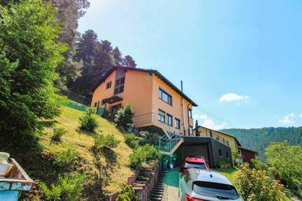 Ruhig gelegenes Wohnhaus mit hochwertiger Modernisierung und traumhaftem Blick über Calmbach - Bad Wildbad