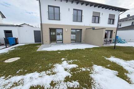 Provisionsfrei ! DHH mit PVSpeicher und Keller - Straubing Ittling