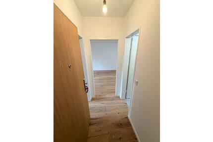 Erstbezug nach Sanierung – Stilvolles Dachgeschoss-Apartment mit Rheinblick in Düsseldorf-Himmelgeist