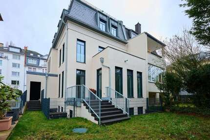 Haus zum Mieten in Frankfurt am Main 6.900,00 € 250.83 m²