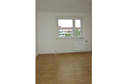 Geräumiges Wohnzimmer! - 265,00&nbsp;EUR Kaltmiete, ca.&nbsp; 52,79&nbsp;m&sup2; in Nordhausen (PLZ: 99734)