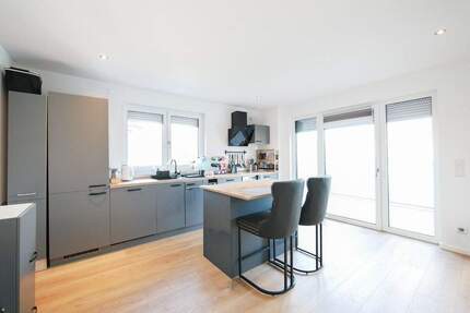 Neubau 2025: Helle 93 m² Wohnung im 1. OG mit Balkon & Aufzug - Büren