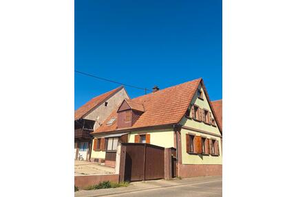Von privat: Haus mit großem Grundstück und Potenzial - Steinweiler
