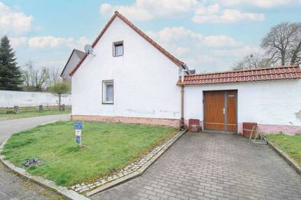 Zuhause gestalten in Bördeland-Kleinmühlingen: EFH mit Terrasse inkl. Stall mit Renovierungsbedarf