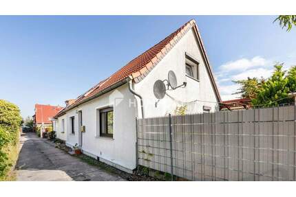 Gepflegtes Einfamilienhaus mit 4 Zimmern, Terrasse, Innenhof und Nebengebäude - ideal für Familien - Burg