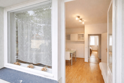 Erstbezug nach Sanierung: Helle 2-Zimmer-Wohnung im 2.OG mit Balkon & Aufzug in Wilmersdorf - Berlin