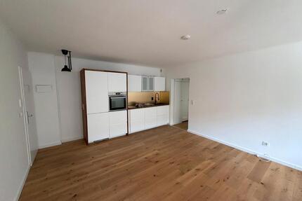 Renovierte 2-Zimmer-Wohnung mit Balkon, Küche & Stellplatz - Wuppertal Unterbarmen