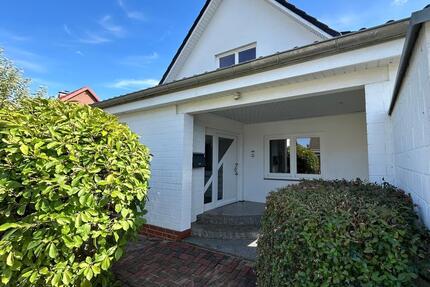 Am See, im Grünen: Modernisiertes, freistehendes Einfamilienhaus - Oyten