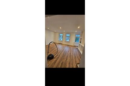 Erstbezug nach Sanierung – großzügige 3-Raum-Wohnung mit 100 m² - Crimmitschau