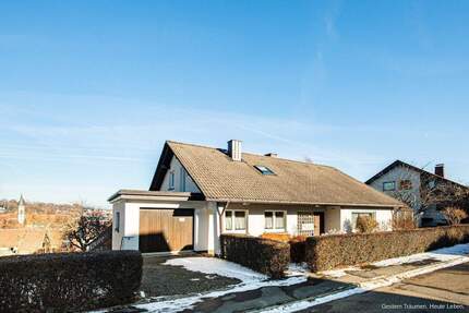 Ein Haus, viele Möglichkeiten: Wohnen, teilen, ausbauen - in Löffingen zu verkaufen