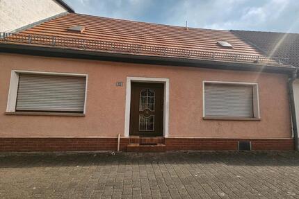 Reihenmittelhaus 06388 Gröbzig - 69.000,00&nbsp;EUR Kaufpreis, ca.&nbsp; 85,00&nbsp;m&sup2; in Südliches Anhalt (PLZ: 06388) Pfaffendorf