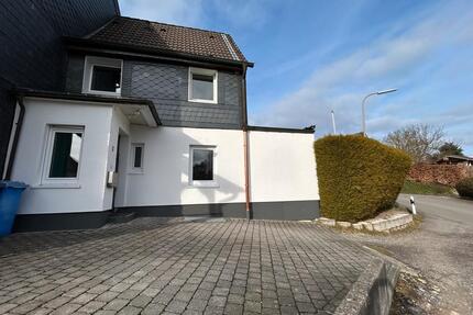 Von Privat - Eckhaus in wunderbarer Lage mit viel Privatsphäre - Burscheid