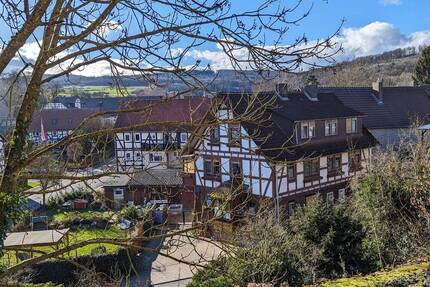 Tradition trifft Raumvielfalt - Großes Wohnhaus mit Einliegerwohnung und Gartenidylle - Bad Zwesten