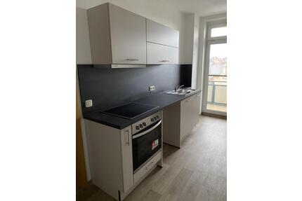 Sonnenglück - sonnige 2-Raum-Wohnung mit Balkon und Küche - Altenburg