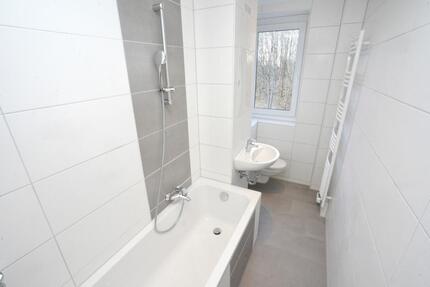 Frisch saniert Balkon Aufzug - 385,00&nbsp;EUR Kaltmiete, ca.&nbsp; 71,16&nbsp;m&sup2; in Chemnitz (PLZ: 09130) Hilbersdorf