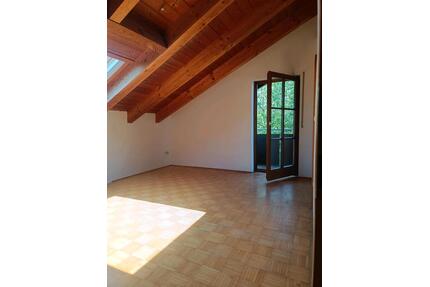 Charmante Maisonettewohnung in Saaldorf mit zwei Balkonen& Garage - Saaldorf-Surheim