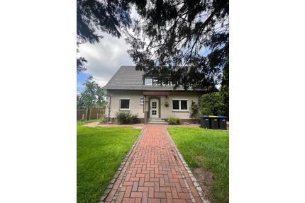 Großes Einfamilienhaus (157 qm, 8 Zimmer) in Dorfrandlage mit Gar - Rehden