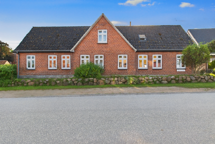 Haus zum Kaufen in Bliesdorf 650.000,00 € 210 m²