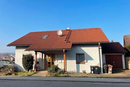 Freistehendes Einfamilienhaus mit Garage in der Nähe von Schwaige - Weyerbusch