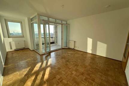 Bezugsfreie 2-Zimmer-Wohnung mit direktem Havelblick vom Balkon inkl. Tiefgaragenstellplatz - Berlin Spandau