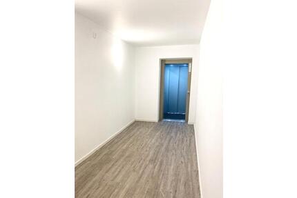 2,5-Raum Wohnung mit Aufzug und Balkon in grüner Wohngegend zu vermieten - Köthen (Anhalt)