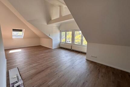 Moderne 1,5-Zimmer-Dachgehoss Wohnung in Ennepetal – lichtdurchfl