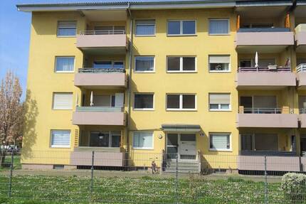Schöne 4-Zimmer-Wohnung mit zwei Balkonen und separatem WC im 3.OG - Philippsburg
