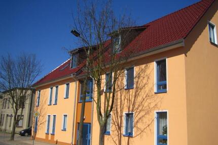 Gepflegte 2-Zimmer-Wohnung in innenstadtnaher, ruhiger Lage - Güstrow