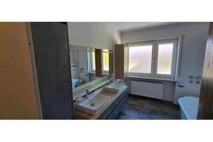 Wohnung Mietwohnung inkl Dachterrasse Balkon Garage Gartenanteil - Garching an der Alz