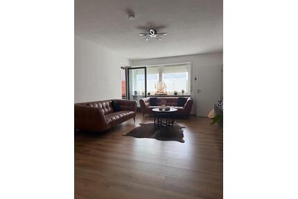 Renovierte 2 Zimmer Wohnung mit Balkon in Aichach-Oberbernbach