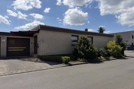 Wohnen auf einer Ebene - Familienfreundlicher Bungalow mit Sauna, Glasfaser und überdachter Terrasse - Wolfsburg Kreuzheide