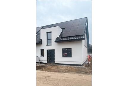 Doppelhaushälfte - 1.700,00&nbsp;EUR Kaltmiete, ca.&nbsp; 140,00&nbsp;m&sup2; in Wallenhorst (PLZ: 49134)