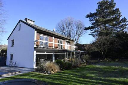 Hochwertig modernisiertes Wohnhaus mit großem Grundstück & Pool in Bad Waldliesborn, Nähe Kurpark - Lippstadt