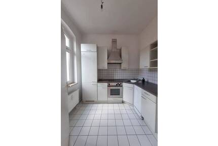 Großzügige 3-Zimmer mit Laminat, EBK, Wannenbad mit Fenster und Balkon in zentraler Lage - Chemnitz Sonnenberg