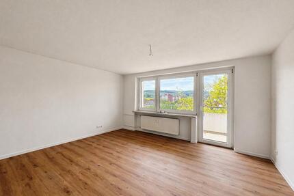 Sanierte 3-Zimmer-Wohnung mit Loggia, Aufzug & traumhaftem Weitblick in Barsingh. Egestorf - Barsinghausen