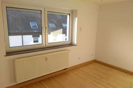 Ruhige 3-Zimmer-Whg m. Balkon und Gartenmitnutz. in SOB-Mühlried - Schrobenhausen