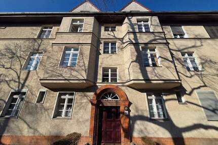 Helle Dachgeschosswohnung in ruhiger Lage von Steglitz - sofort verfügbar - Berlin