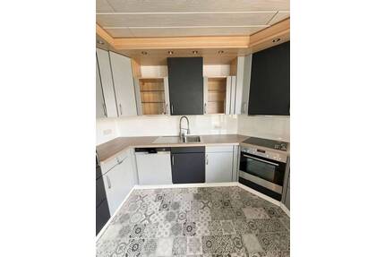 Großzügige lichtdurchflutete 2,5-Zimmer-Maisonette-Wohnung mit sonniger Dachterrasse - Erlangen Frauenaurach