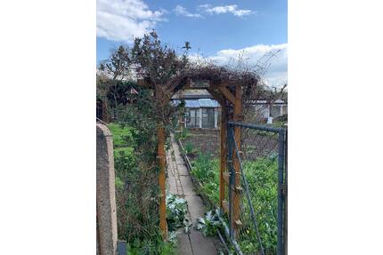 Garten mit zwei Gartenhütten - 700,00&nbsp;EUR Kaltmiete, ca.&nbsp; 0,00&nbsp;m&sup2; in Plaue (PLZ: 99338)