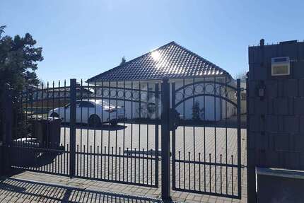 Haus zum Mieten in Ahrensfelde 2.697,38 € 192 m²