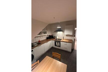 Helle 2-Zi-DG-Wohnung mit neuem Dach in DÜSSELDORF