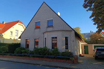 Einfamilienhaus mit Entwicklungspotenzial in zentraler Lage von Zetel