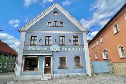 Wohn- und Geschäftshäuser am Marktplatz in Eslarn