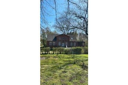 Herrenhaus sanierungsbedürftig - 1.800,00&nbsp;EUR Kaltmiete, ca.&nbsp; 400,00&nbsp;m&sup2; in Quarnbek (PLZ: 24107)